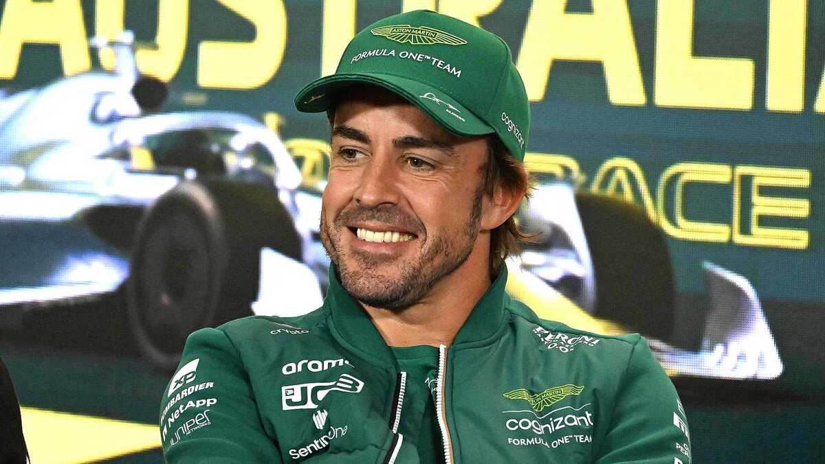 Conviértete en Fernando Alonso y compite por la 33 con este volante para  PlayStation 5 rebajado casi cien euros durante el Black Friday