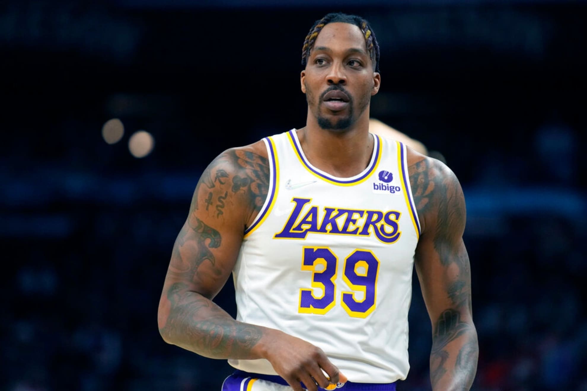 Dwight Howard blackmails LeBron James and company into joining Team USA