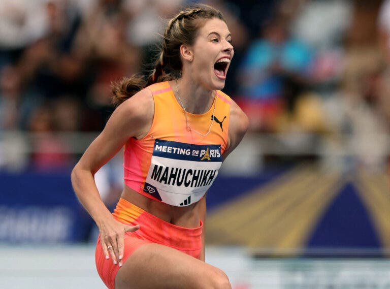 Yaroslava Mahuchikh rompe récord mundial de salto de altura