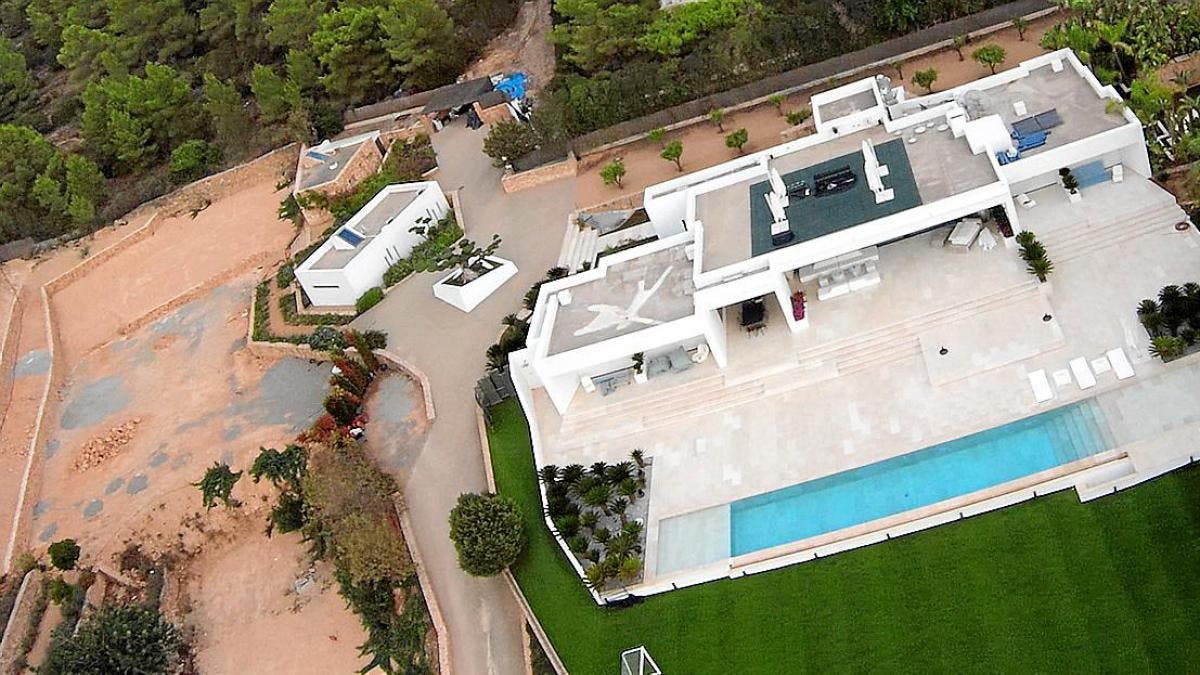 La Mansión Ilegal de Messi en Ibiza: Un Escándalo en el Paraíso 1