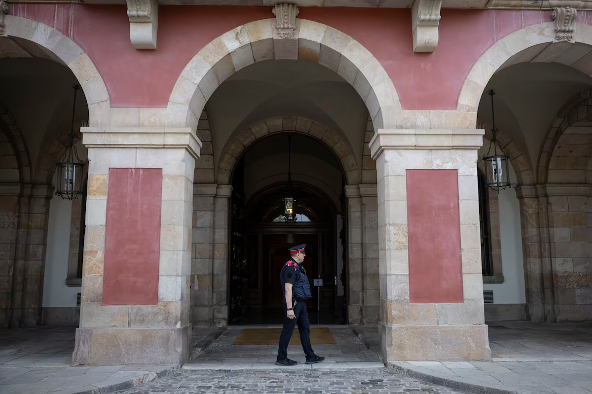 Mossos d'Esquadra preparan operativo para impedir la entrada de Puigdemont al Parlament 1