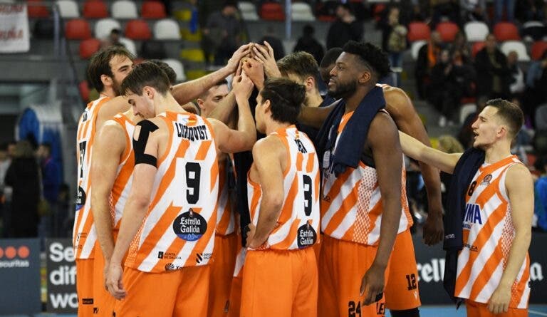 Leyma Coruña vence al Real Madrid con un tiro milagroso sobre la bocina