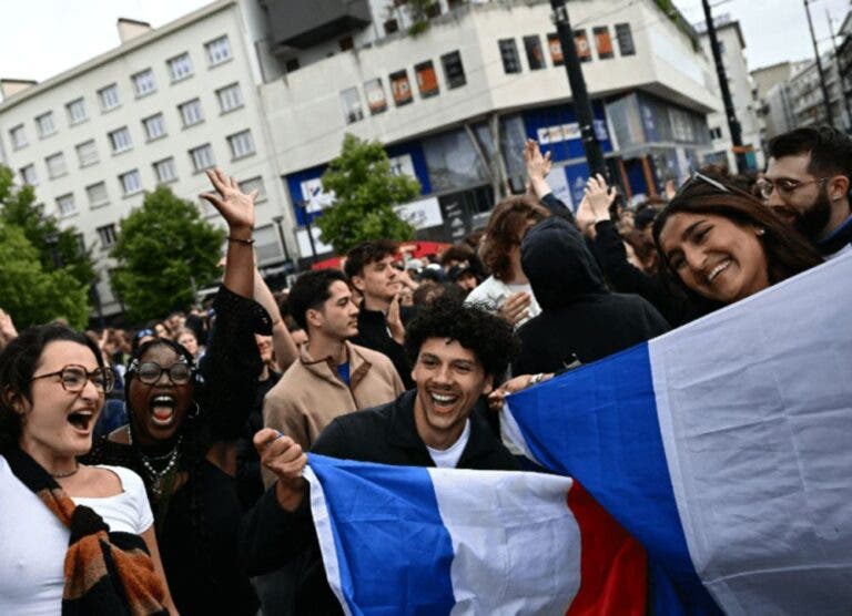 francia-elecciones-legislativas-afp_45530299_20240708091940 (1)-compressed