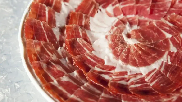 El Corte Inglés ofrece jamón 100% ibérico de bellota con regalos adicionales