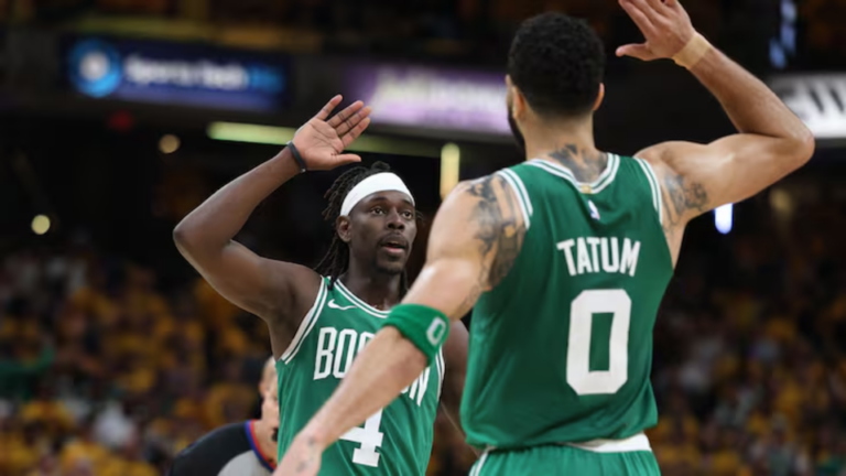 Con refuerzos como Jrue Holiday y Kristaps Porzingis, los Celtics sumaron talento a un equipo que ya contaba con figuras como Jayson Tatum y Jaylen Brown, quienes siguen siendo el motor principal.