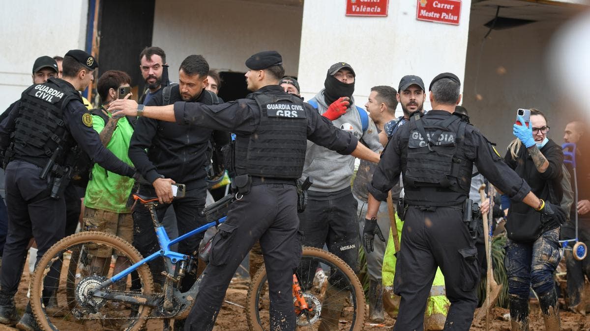 Juventudes de Extrema Derecha Reivindican el Atentado a Pedro Sánchez en Paiporta como los Terroristas 1