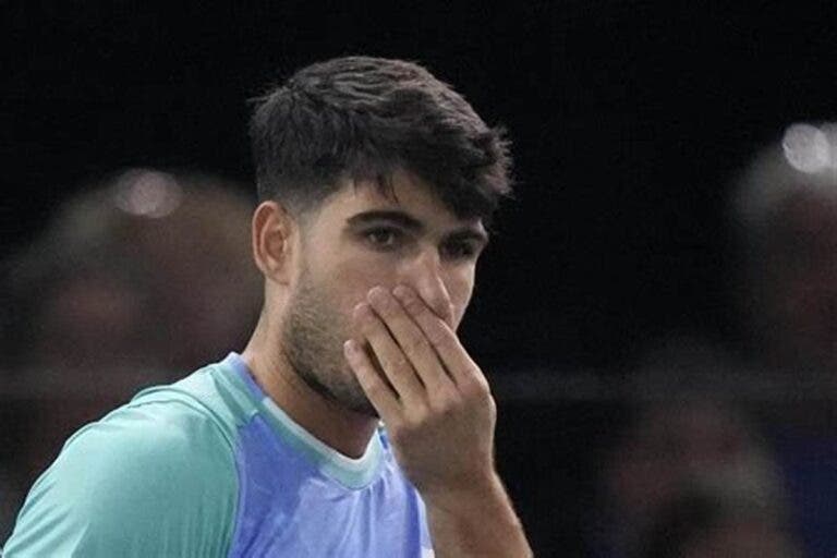 Con este cambio en el ranking, Alcaraz cae a la tercera posición con 7.210 puntos y podría enfrentarse a Sinner en la fase de grupos, una situación que habría evitado de haber mantenido el segundo lugar.