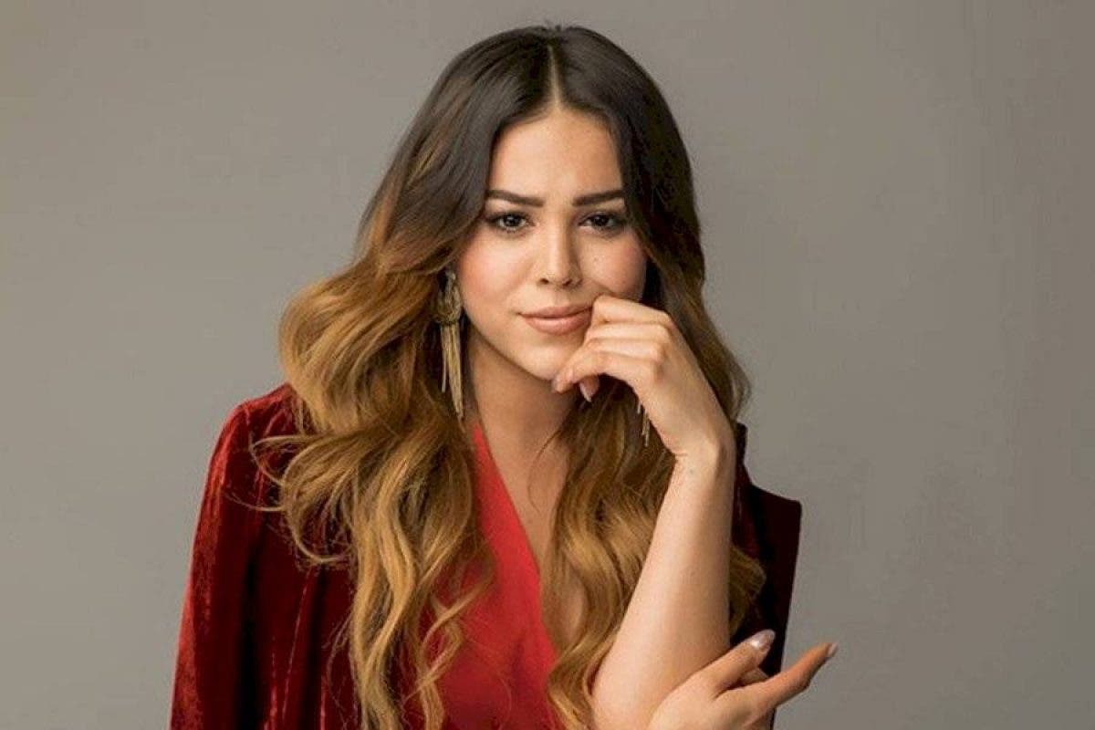 Danna Paola más fantasiosa enseña bañador ultra pequeño en sesión privada  (hay sorpresa)