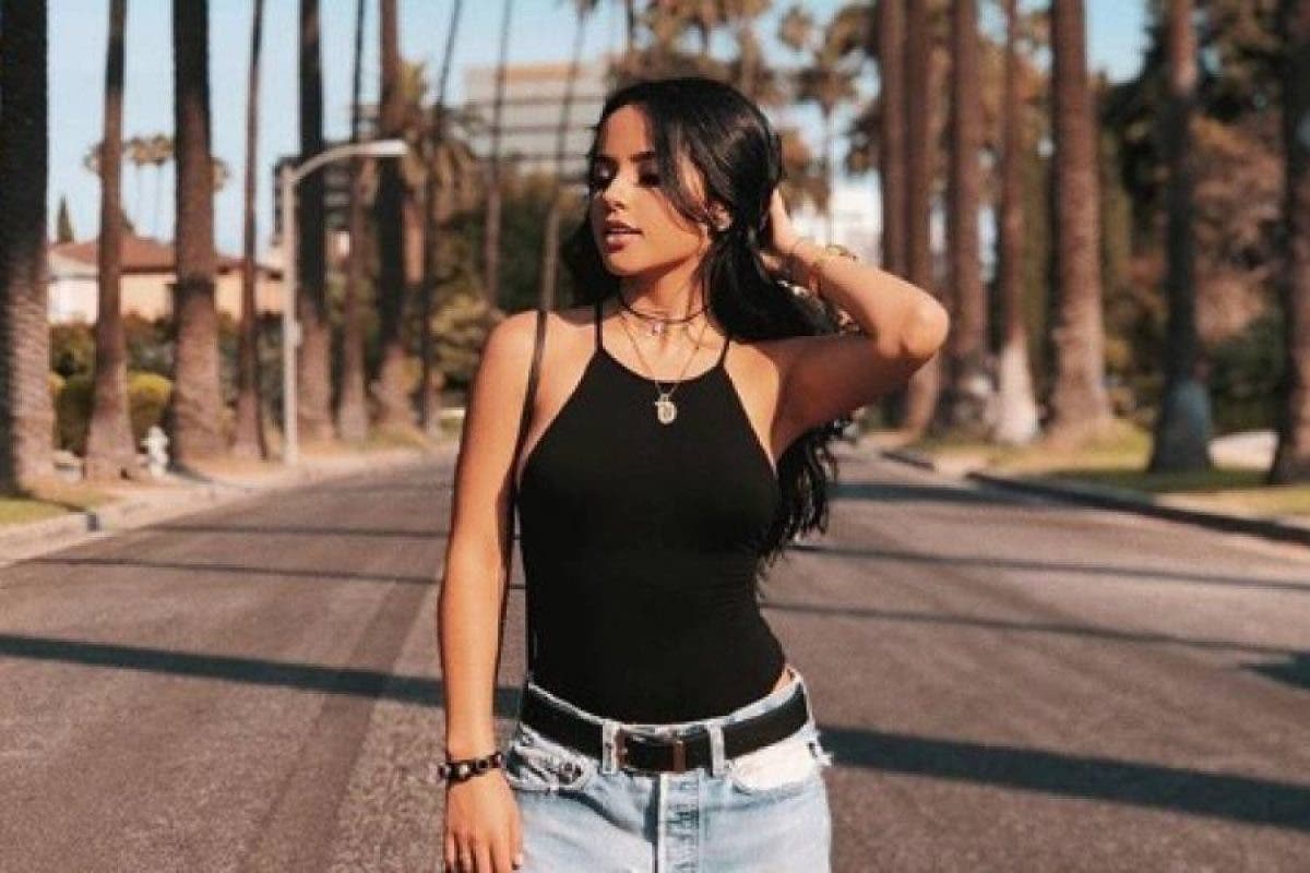 Mini bikini de Becky G confirma secreto codiciado de su cuerpo (hay  polémica)